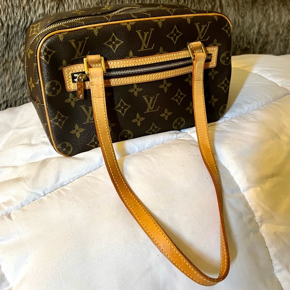 🔥PRICE REDUCED🔥 ✅PRICE FIRM✅AUTHENTIC Louis Vuitton Monogram Cite MM Bag - Picture 4 of 17